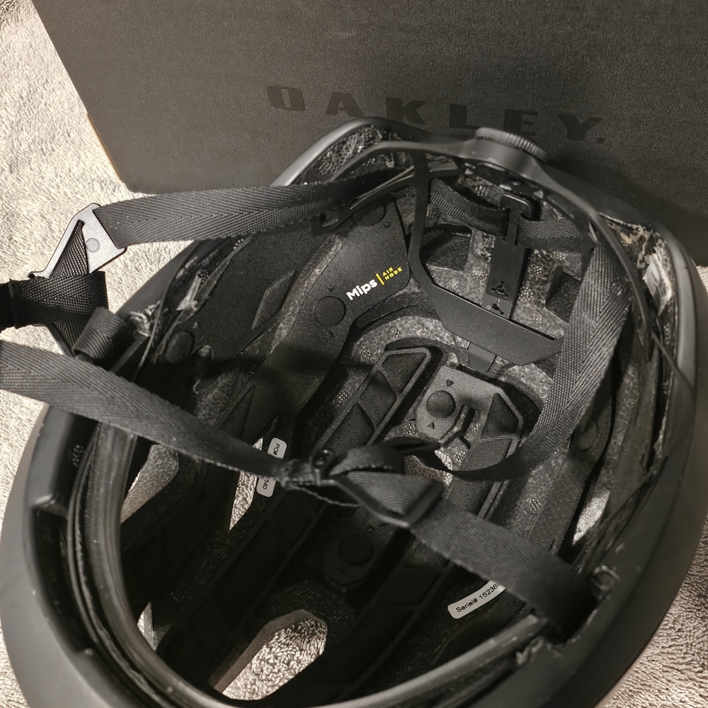 Oakley ARO5 Race Black Helmet - Picture 6 of 8